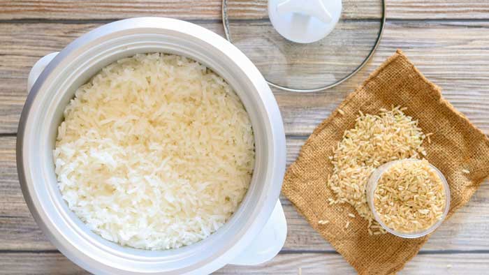 Cooking parboiled rice in a rice cooker