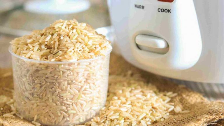 How to Cook Brown Rice in Cooker? How Long It Takes?