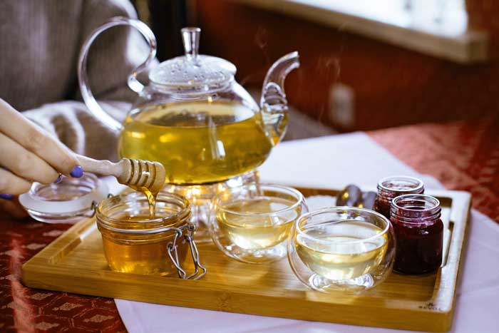 Manuka Honey To Combat A Sore Throat