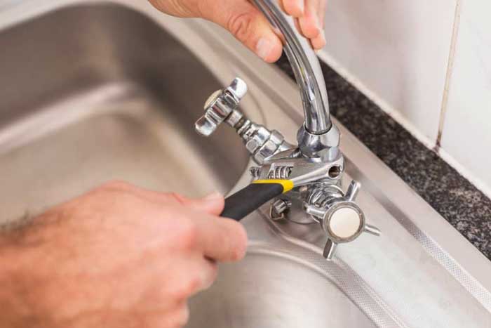 How to tighten your kitchen faucet